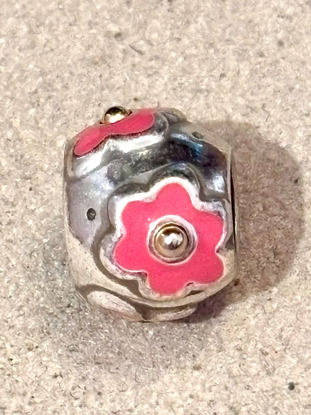 Brighton Daisy bead in bright Pink Big  enameled flowers on Silver Retired